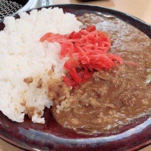 焼肉金金・江ノ島駅近の焼肉屋で絶品まかないカレーライス？和牛スジ入りの肉肉カレー！